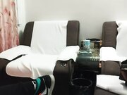 小伙大战熟女人妻 急不可耐衣服都不来不及脱完 扑倒在床上开始插入