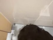 姐弟乱伦_会喷水的亲姐姐_网吧里跳蛋调教姐姐直接在厕所打炮，水汪汪骚穴玩喷尿又湿又滑后入内射