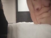 露脸寂寞少妇逼渴而难耐让推油少年上门 主动勾引 我下面想要