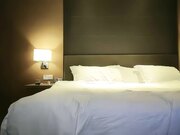 深夜场长相清纯极品黑色长裙妹子啪啪，舔弄摸屌上位骑坐侧入快速猛操搞得妹子呻吟