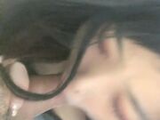 露脸小可爱勾搭足浴男技师啪啪 主动脱下男人的裤子舔屌 大鸡巴好硬被压在身下