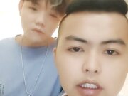 年轻帅小伙4P老阿姨 小伙子们跟没见过逼是的 看着老阿姨洗完澡床上一起玩耍