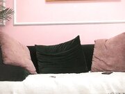 近景沙发啪啪，AV视角看鲍鱼，后入娇喘不断刺激劲爆