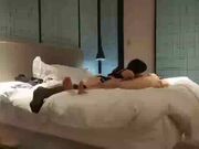 再约昨晚甜美妹子返场第二场啪啪 穿上衣服再调情口交侧入大力抽插猛操