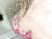 浴场人声鼎沸 挑战不同场合啪啪 人来人往间 淫荡小情侣到洗手间来一炮