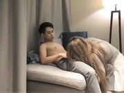 酒吧舞女翘起屁股口交后入大力猛妹子搞得受不了