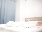 C罩杯20岁年轻小美女 蜂腰翘臀 粉嫩鲍鱼水多 大叔扛起美腿卖力插插插