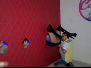 我去一家换妻俱乐部 进入荣耀房间 我喜欢享受这三个女孩