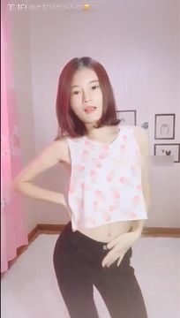 长相甜美的清纯小靓妹椅子上全裸自摸喜欢的不要错过