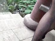 跟骚女去游玩见四下无人撩起裙子让我草