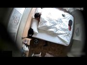 大早上老婆还没睡醒就让她舔菊花