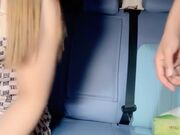 与嫂子晚上野外车内大战 狭小的空间内 疯狂的做爱 简直爽翻天呀