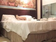 刚下海极品包臀裙少妇，生意失败刚离婚少妇兼职外围。