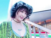 天使般的甜美面容下 竟是令人难以置信的丰满翘臀3