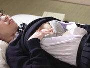 中年教师脱下衣服 露出惊人的J罩杯1