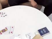 玩淫乱脱衣服游戏，让两女穿上丝袜共待一夫，被操上瘾的姐妹竟然玩起叠罗汉太刺激了！