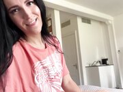 性感继母在床上忘记穿内裤用大鸡巴让她好好涨涨记性