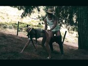 在森林中操我与男友亲密的大自然性爱之旅没有人烟的地方最适合露天性爱