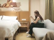 坐在身上各种内衣揉奶，特写揉穴清晰可见，扶着屁股操的啊啊叫