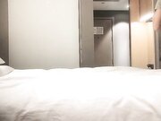 黑丝主动品尝男主鸡巴，舌头灵活挑逗