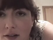 BBW淫荡大码肥臀女孩华丽的巨乳继母教导并帮助继子控制他的性高潮