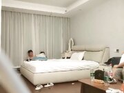 真实换妻大乱交 有说有笑交流换妻经验感觉这波换妻太亏了新婚妻子被别人操