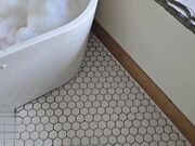 继母发现我偷看她洗澡 她很可怜我没有女朋友的饥渴让我的精液全部交给她