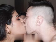 丰满的拉丁大屁股荡妇在一只巨大的鸡巴上发疯一样的榨精