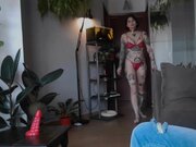 我非常饥渴的女友骑乘给我的大鸡巴按摩 毛茸茸的骚穴很舒服