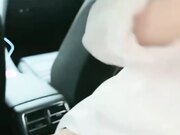 约大一骚学妹户外车震做爱我在开车她在口交全程淫语对白操的太猛连车都要操翻了