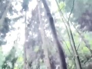 周末带着继母去山里我掀起她的性感蕾丝没想到继母居然连内裤都没穿最后无情内射