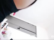 蜂腰气质熟女剃光逼毛和网友打炮