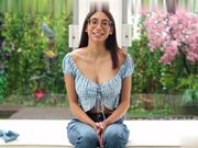 两个女孩轮流在黑人大屌的暴力抽插中高潮