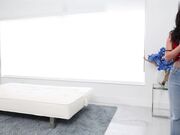 汽车店的火辣接待员被狠狠地爆操了骚逼