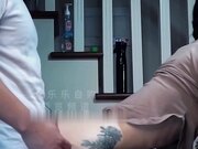 连体丝袜性爱记录性感身材猛烈抽插撕袜！