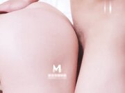 苏畅两个巨乳女主动穿好最骚内衣把你压在沙发上