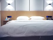 约了个极品白嫩学生妹皮肤吹弹可破操的娇喘连连