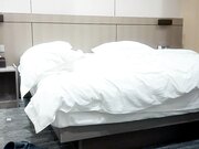 约操短发外围 避孕套掉逼里了 抗腿爆草 骑乘位操的多是白浆最后内射