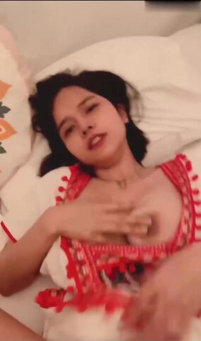 童颜巨乳混血大一校花 国际抖音Tiktok网红 富二代包养沦为性奴