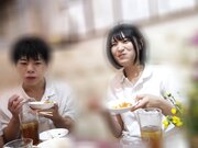 终于有了女朋友的弱鸡男生成了她们的性爱练习对象1