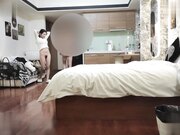 18岁的萝莉长相甜美出来兼职当小富婆淫叫声很好听下面水也很多操起来两个大奶