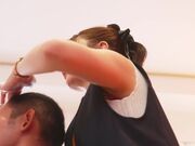 罩杯亲密接触 超治愈洗发与剪发后的特别服务1