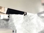 大神搭讪两美女大学生 厕所双飞