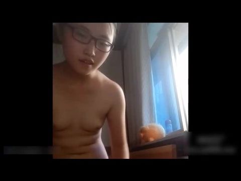 00后的小妹妹为了当演员出卖自己肉体