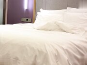 约了个大圈美女身材苗条颜值高就是有点不耐操从满脸笑容操到痛苦表情都被操哭了