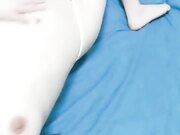 兄妹乱伦娃娃脸萝莉妹妹娇小身材舔奶重点揉按住双腿爆操无毛骚穴