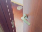 美乳嫩穴 闯入房间满足偷偷自慰的反差少女