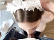 年轻女仆为钱同意与老板上床