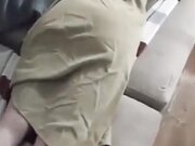 下班回家就发现家里一阵酒味 原来是上大学的妹妹失恋了 心情不好借酒消愁