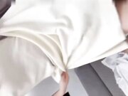 父女乱伦无套内射 和闺女的日常爆操干出白浆 吃着爸爸的鸡巴